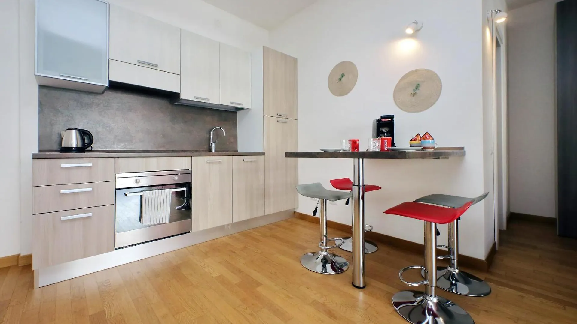 Claudia\'S Flat location